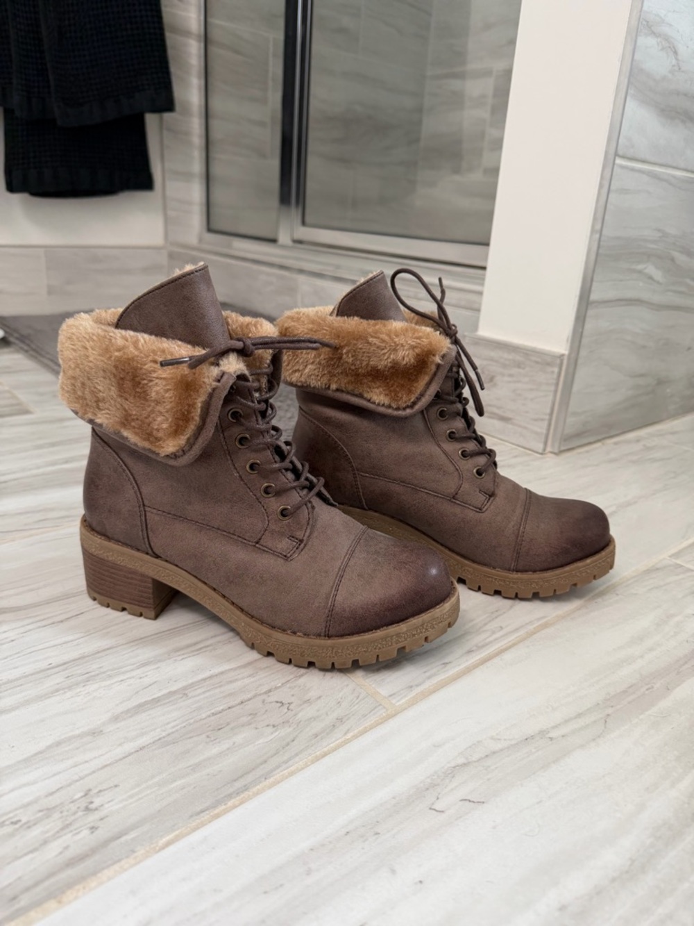 Maurice’s Women’s Brown Faux-Fur Lace-Up Ankle Boots- Size 7